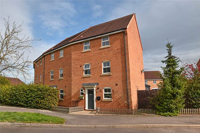 5 Bedroom Town House For Sale In Violet Road, East Ardsley, Wakefield, West Yorkshire, WF3