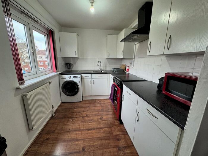 2 Bedroom Flat To Rent In Burgess Close, Hanworth, Feltham, TW13