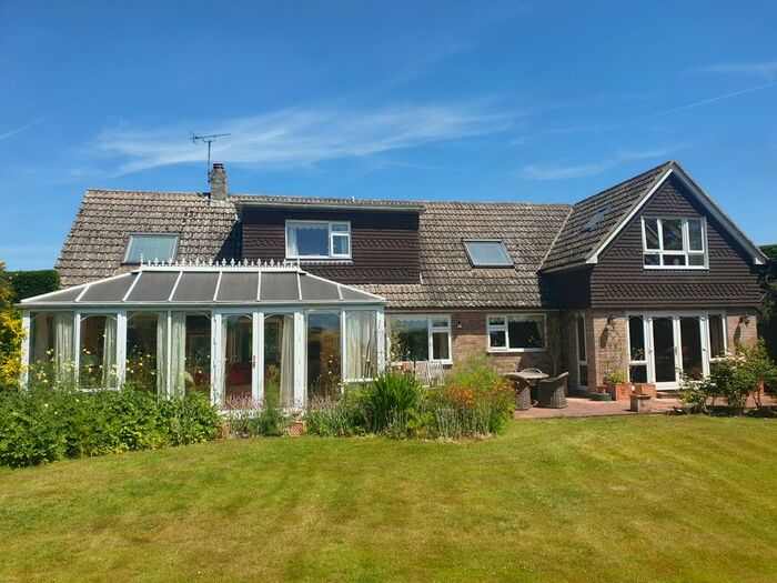 4 Bedroom Detached House For Sale In Wickham Heath, Newbury, Berkshire, RG20