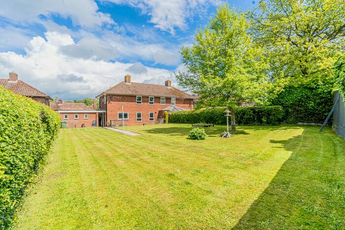 3 Bedroom Semi-Detached House For Sale In Drakeloe Close, Milton Keynes, Buckinghamshire, MK17