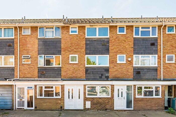 4 Bedroom Property To Rent In Aplin Way, St Margarets, TW7