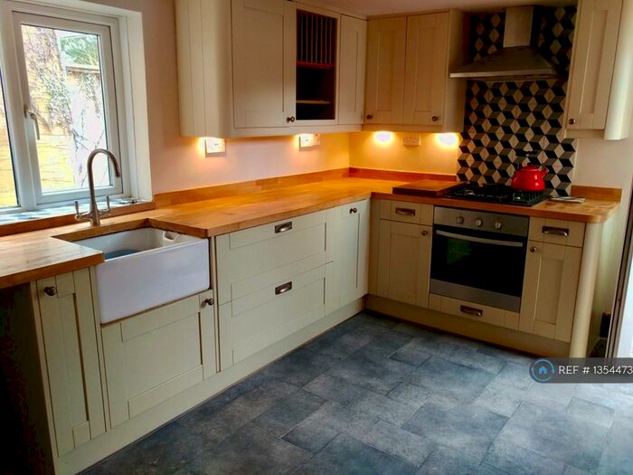 2 Bedroom Flat To Rent In Kingshill Road, Swindon, SN1