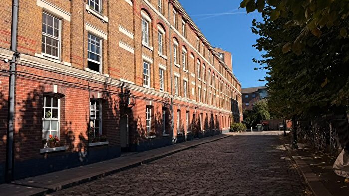 2 Bedroom Flat To Rent In Gibson Gardens, London, N16