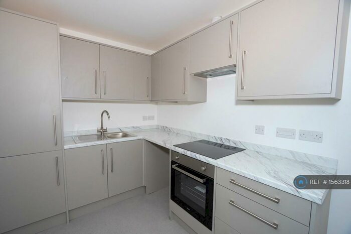 2 Bedroom Flat To Rent In Bouverie Square, Folkestone, CT20