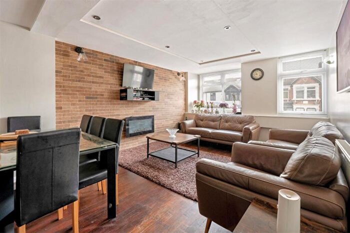 2 Bedroom Terraced House For Sale In Lonsdale Road, Wanstead, E11