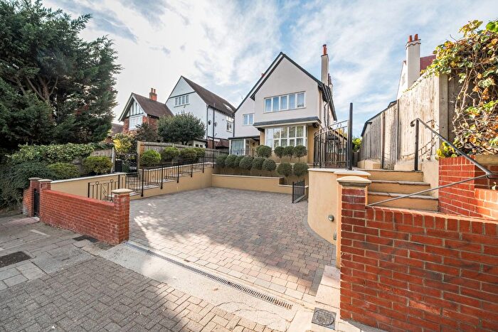 5 Bedroom Detached House For Sale In Kingston Hill, Kingston Upon Thames, Surrey, KT2