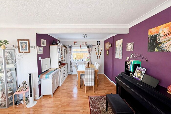 4 Bedroom Flat To Rent In Stanstead Manor, SM1