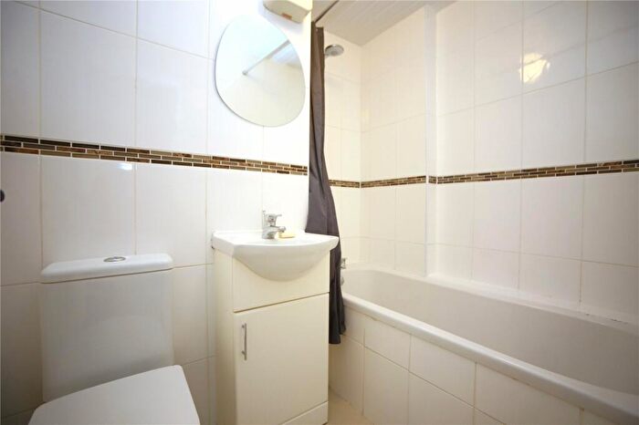 2 Bedroom Apartment To Rent In High Street, Cheltenham, Gloucestershire, GL52