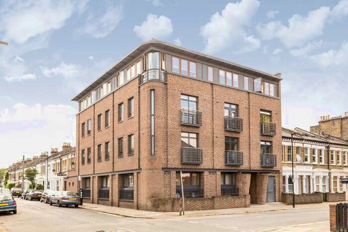 Studio To Rent In Kepler Road, London, SW4