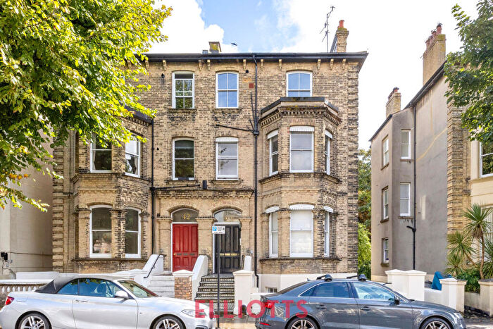 2 Bedroom Apartment For Sale In Selborne Road, Hove, BN3