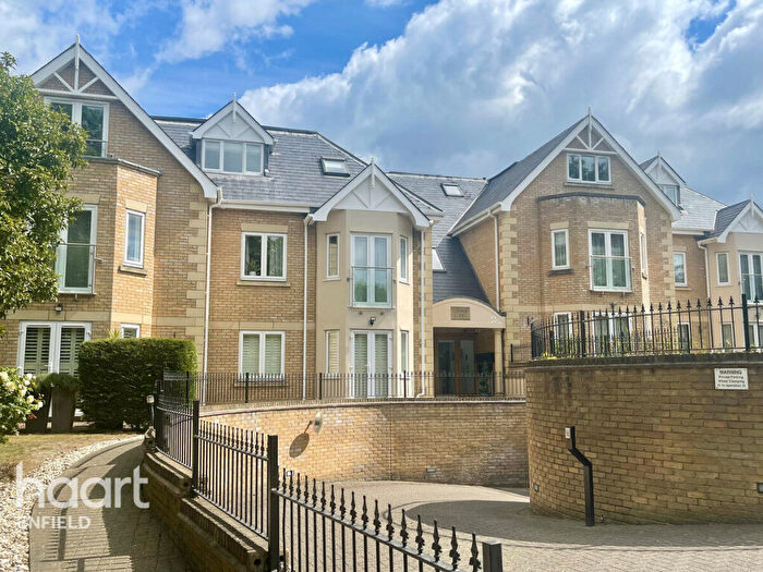2 Bedroom Apartment To Rent In Slades Hill, Enfield, EN2