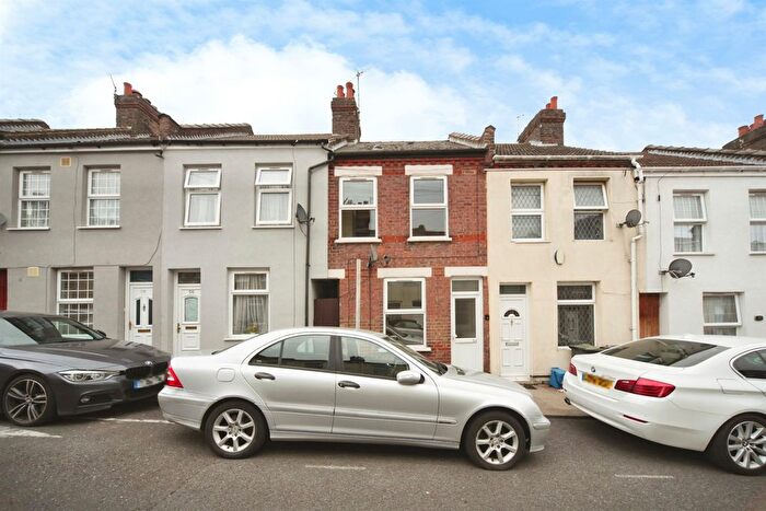 2 Bedroom Terraced House For Sale In Hampton Road, Luton, LU4