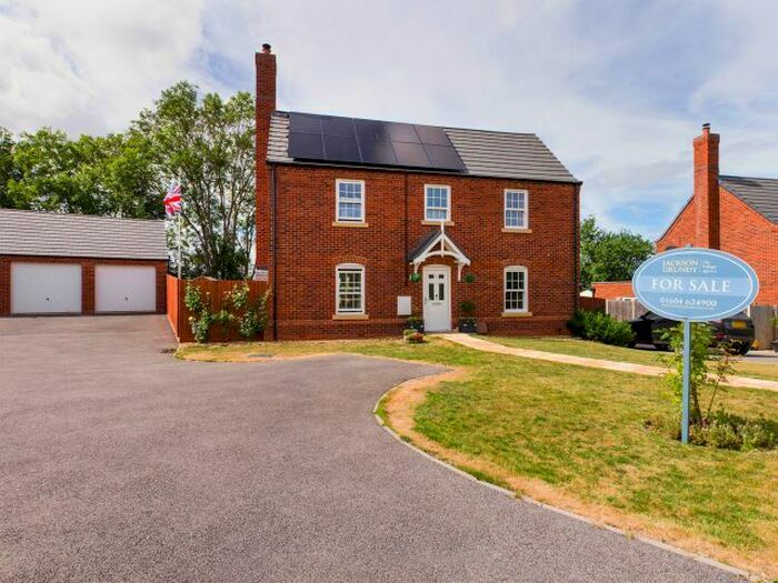 4 Bedroom Detached House For Sale In John Campbell Close, Flore, Northampton, NN7