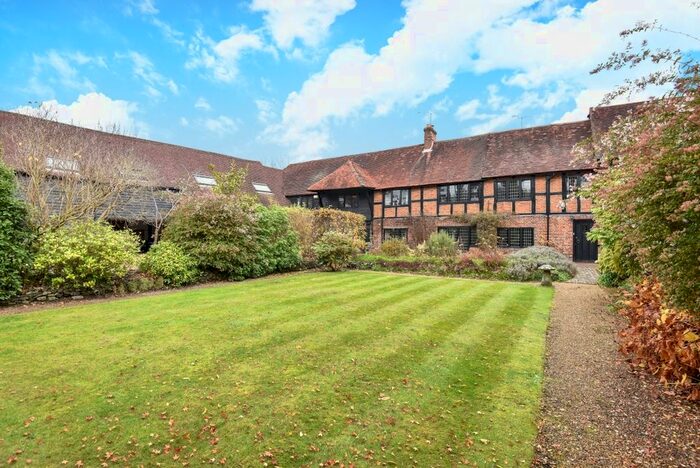 3 Bedroom Terraced House To Rent In Waverley Lane, Farnham, GU9