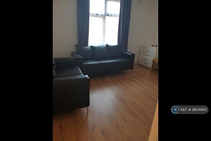 2 Bedroom Flat To Rent In Chandos Road, London, NW2