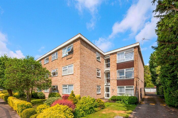 2 Bedroom Flat To Rent In Pound Road, Banstead, SM7