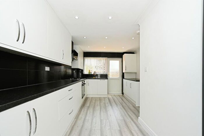 3 Bedroom Terraced House For Sale In Greenham Walk, Swindon, SN3