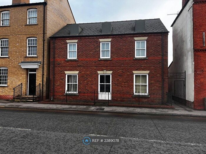 2 Bedroom Flat To Rent In South End, Boston, PE21