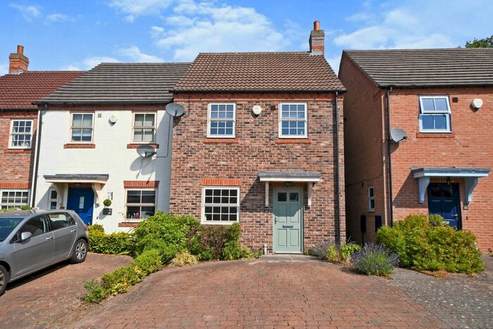 3 Bedroom End Of Terrace House For Sale In Burton Cliffe, Lincoln, LN1