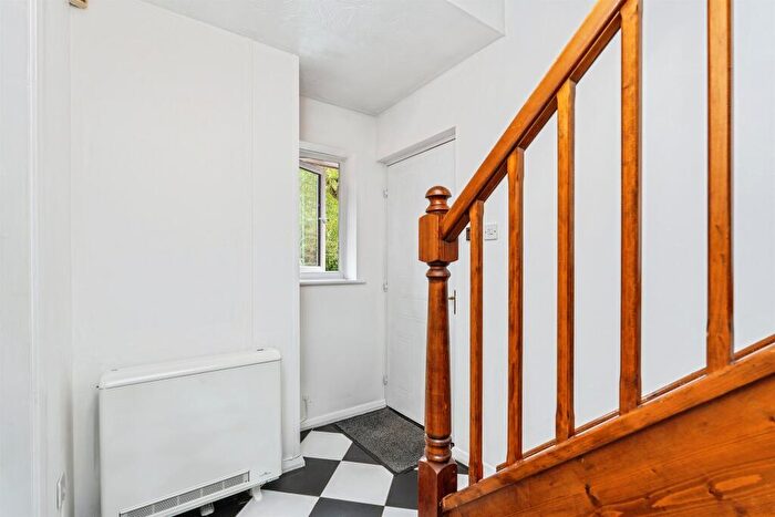 2 Bedroom Maisonette For Sale In Beacon Close, Rownhams, Southampton, SO16