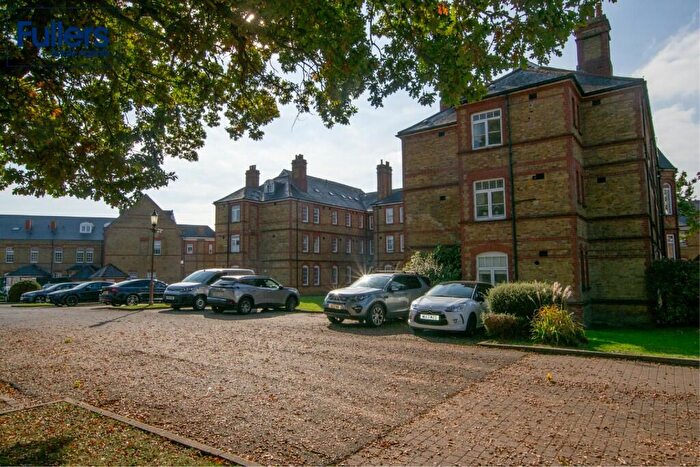 1 Bedroom Flat For Sale In Pennington Drive, London, N21