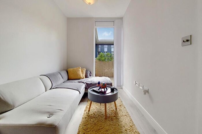1 Bedroom Flat For Sale In Clivemont Road, Maidenhead, SL6