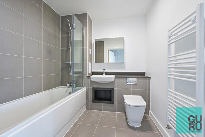 2 Bedroom Apartment To Rent In Bermondsey Heights, London, SE15