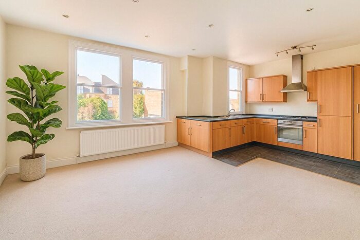 2 Bedroom Flat For Sale In Culverden Road, London, SW12
