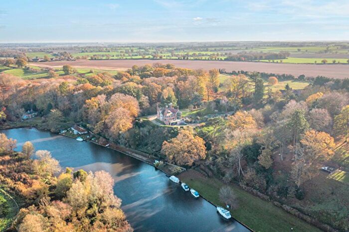 6 Bedroom Detached House For Sale In Exceptional Home With Fine Views And River Frontage, NR14