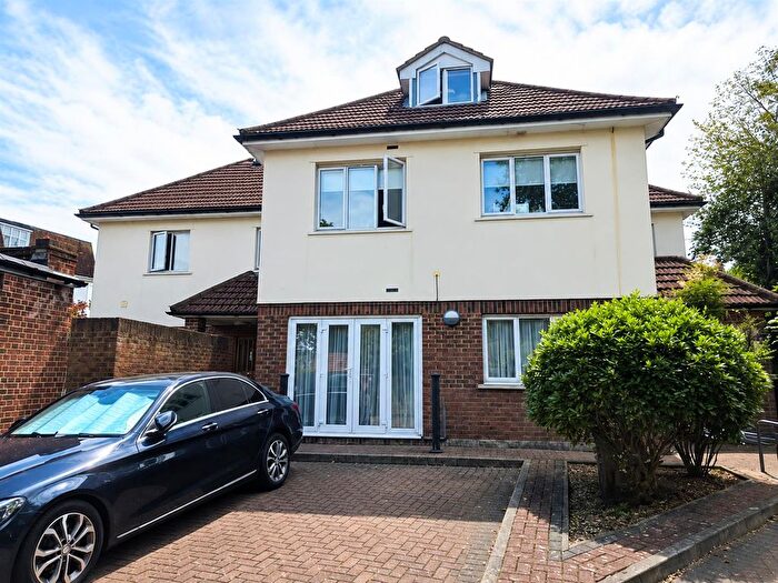 2 Bedroom Flat To Rent In Moorland Court, Winchmore Hill, N21