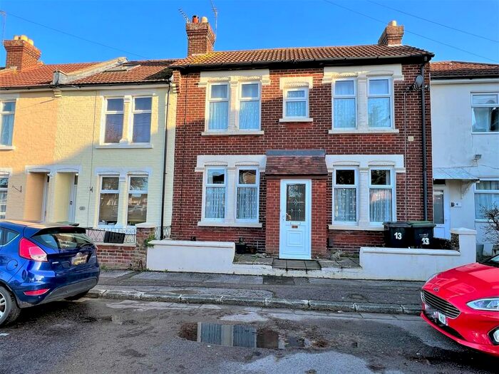 3 Bedroom Bungalow For Sale In Southcroft Road, Gosport, Hampshire, PO12