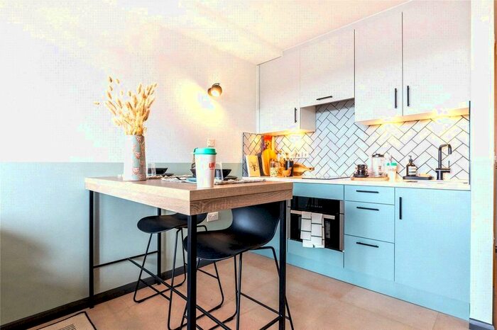 Studio To Rent In Uncle Stockwell, Courland Grove, London, SW8