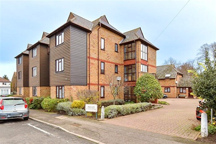 1 Bedroom Flat For Sale In Canterbury Road, Sittingbourne, Kent, ME10