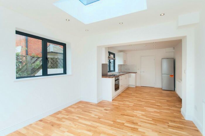 3 Bedroom Flat To Rent In Raveley Street, Tufnell Park, NW5