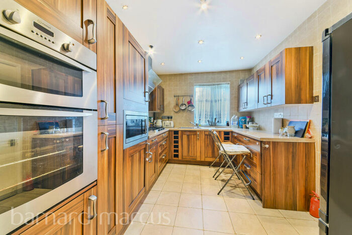 4 Bedroom Detached House To Rent In Western Road, Mitcham, CR4