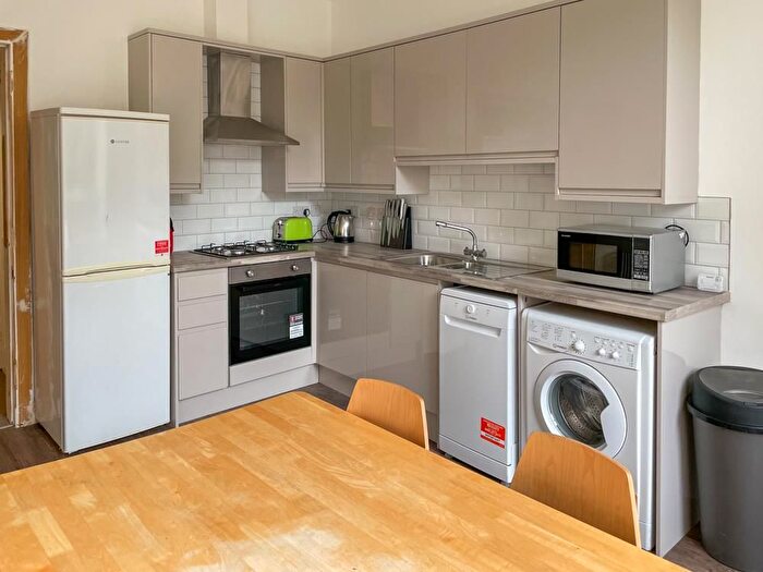 3 Bedroom Flat To Rent In Melville Terrace, Edinburgh, EH9