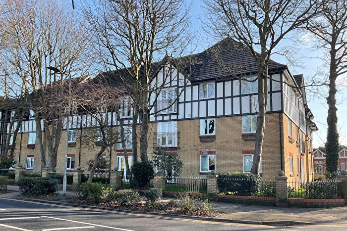 2 Bedroom Flat To Rent In Flat, Lady Hamilton Court, Barnstaple Road, Southend-on-Sea, SS1