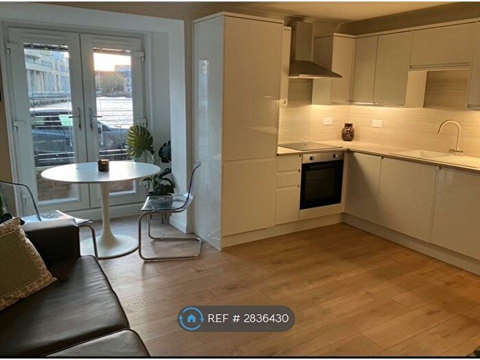 3 Bedroom Flat To Rent In Rennies Isle, Edinburgh, EH6
