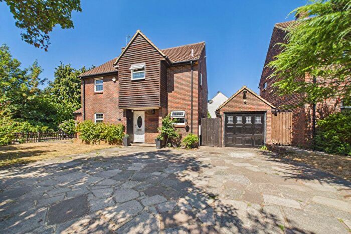 3 Bedroom Detached House For Sale In Tadworth, KT20