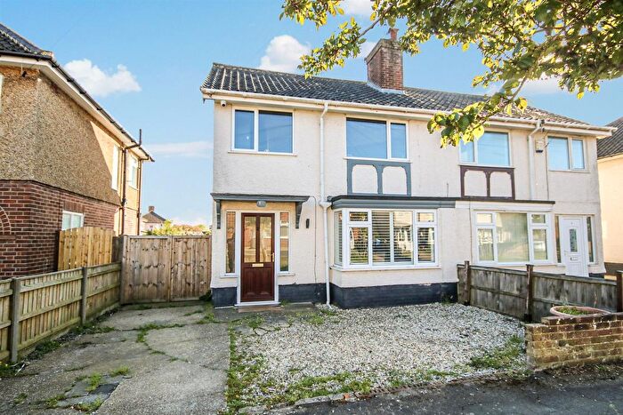 3 Bedroom Semi-Detached House For Sale In Stratford Drive, Norwich, NR1