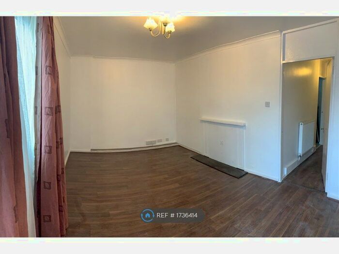 3 Bedroom Maisonette To Rent In Clendon Way, London, SE18