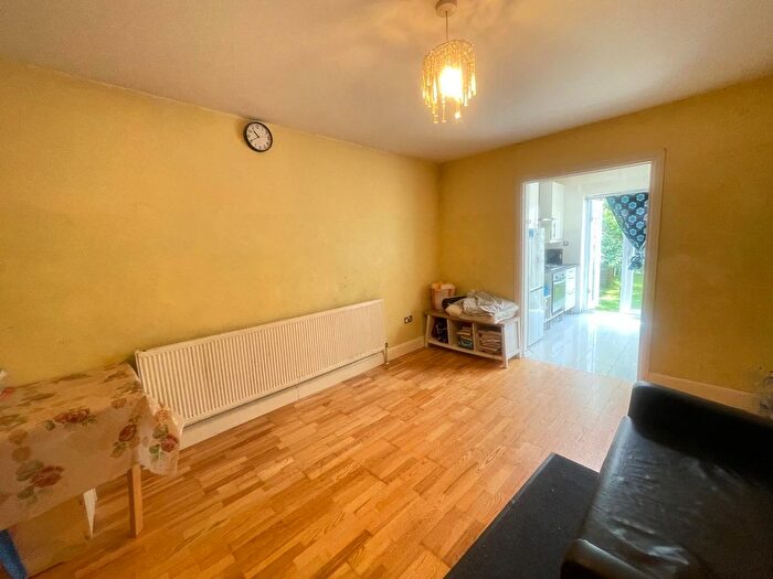 2 Bedroom Maisonette To Rent In Rayners Lane, Harrow, Greater London, HA2