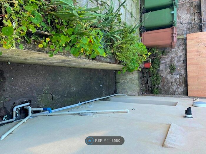 2 Bedroom Flat To Rent In Commercial Street, Aberbargoed, Bargoed CF81