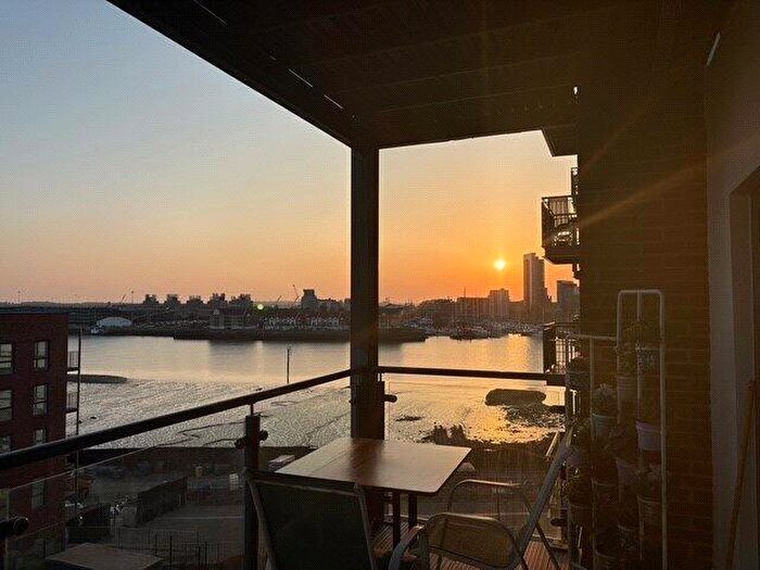 2 Bedroom Flat For Sale In Denyer Walk, Southampton, Hampshire, SO19