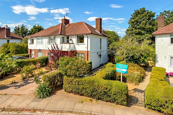 2 Bedroom Apartment For Sale In Tavistock Avenue, St. Albans, Hertfordshire, AL1