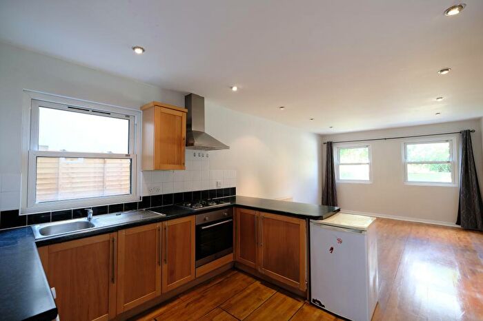 2 Bedroom Flat To Rent In Hornsey Park Road, N8
