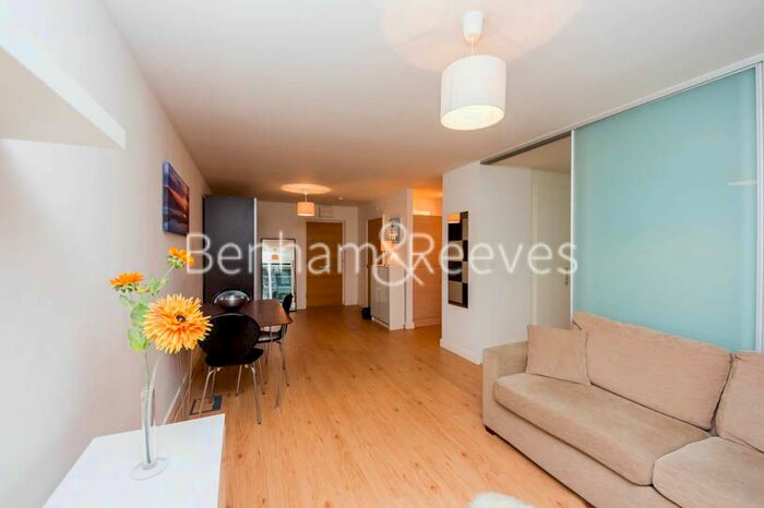 1 Bedroom Flat To Rent In Boulevard Drive, Colindale, NW9