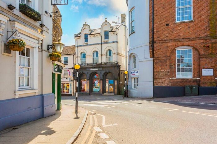 1 Bedroom Apartment To Rent In Bridge Street, Buckingham, Buckinghamshire, MK18