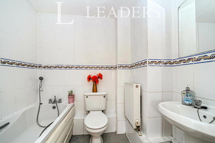 2 Bedroom Apartment To Rent In Heron Quay, Bedford, MK40