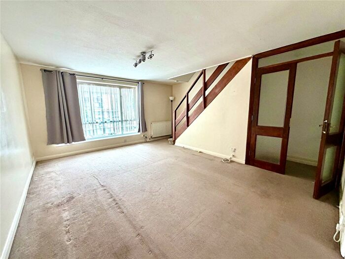 2 Bedroom Flat To Rent In Albion Road, Sutton, Surrey, SM2